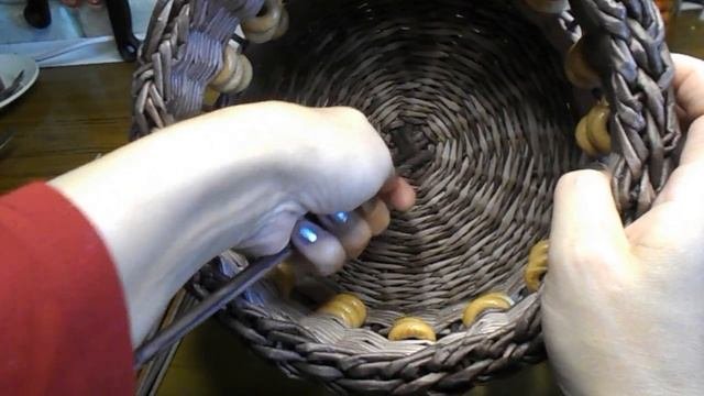 Корзинка с сушками из бумажной лозы. Удачный эксперимент