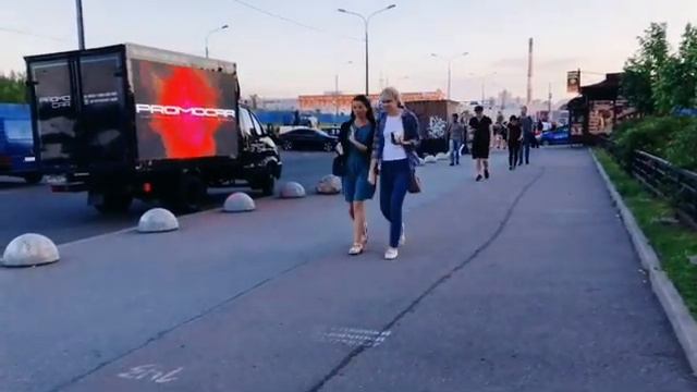 Реклама на мобильном экране смотреть онлайн