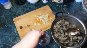 Вешенки соленые в маринаде! Ножки вешенок жареные...! Рассол отличный!!!!