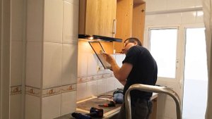 Сборка кухни - проще простого! Собираю кухонный гарнитур, который использовался на другой кухне.