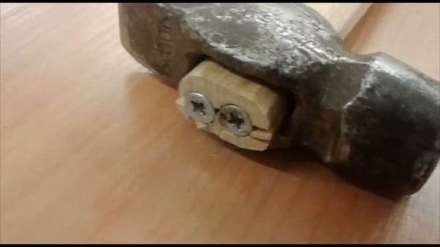 Саморезы вместо клина (Расклинивание молотка саморезами)