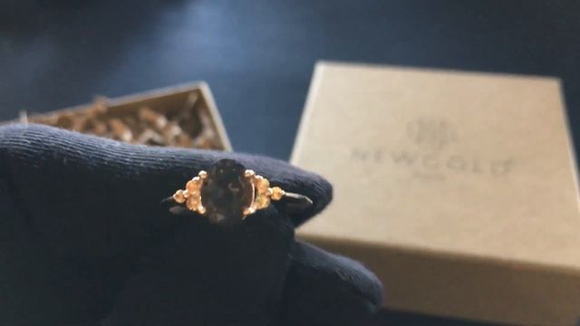 !Кольцо 409 из красного золота 585 пробы с раух-топазом и желтыми сапфирами смотреть онлайн