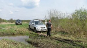 Самодельный мост через стаое русло реки