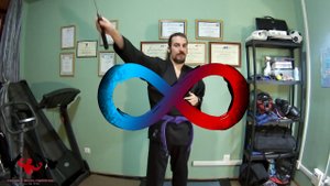 Nunchaku lezione n°2: FIGURA 8 AVANTI ?? РИСУНОК 8 ПЕРЕДНЯЯ ЧАСТЬ .mp4