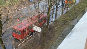 Троллейбус ЗиУ-9 1698 на 9 маршруте! Новый троллейбус в 1-ом троллейбусном парке!