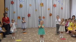 Танец "Как же сосчитать, сколько раз крепко обнимает мама нас?", дети 2,5-3 лет