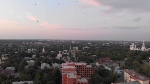 Колокольня рядом с храмом Владимирской иконы Божией Матери в Вологде, птицы