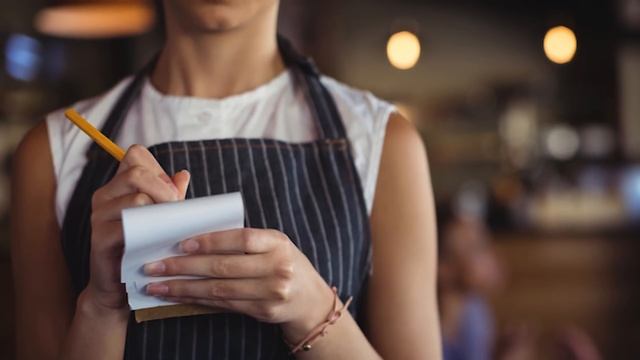 Официантка "нагрубила" мальчику у которого не было денег... Позже она увидела чек и ЗАПЛАКАЛА... смотреть онлайн