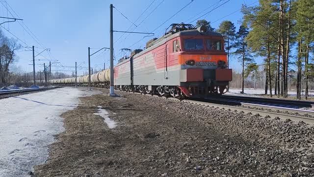 Электровоз ВЛ11М-220 с наливным поездом