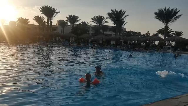 день 6 в отеле Long Beach Resort HURGHADA ЗУМБА.