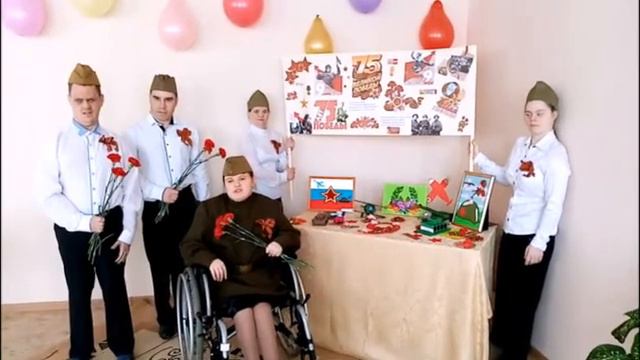 Яна Мартынова читает стихотворение Виктора Турова В КИНОТЕАТРЕ смотреть онлайн