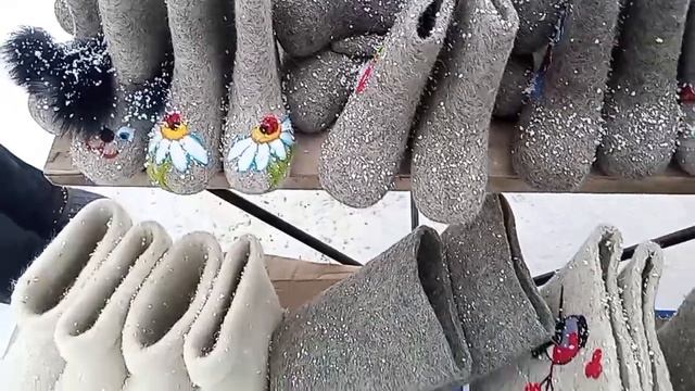 Переславль-Залесский. Ярославская область.Рынок по воскресеньям.Цена на валенки
