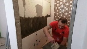 КАКОЙ ПЛИТОЧНЫЙ КЛЕЙ ИДЕТ ПО ГИПСОМЫМ ШТУКАТУРКАМ / УКЛАДКА ПЛИТКИ НА СТЕНУ СВОИМИ РУКАМИ /LITOKOL