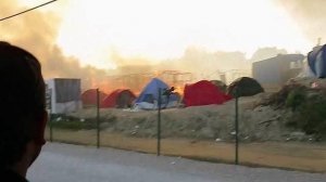 В стихийном лагере беженцев на окраине Кале произошла массовая драка между мигрантами