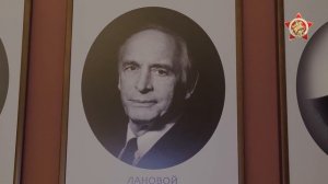 Народная артистка России Ирина Купченко читает стихотворение Николая Манёнка "Неутешный вздох..."