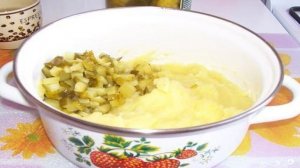 Пирог с солеными огурцами