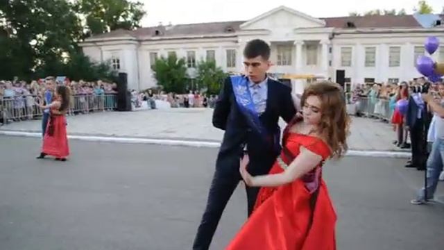 Выпускной в Заозерном.mp4 смотреть онлайн