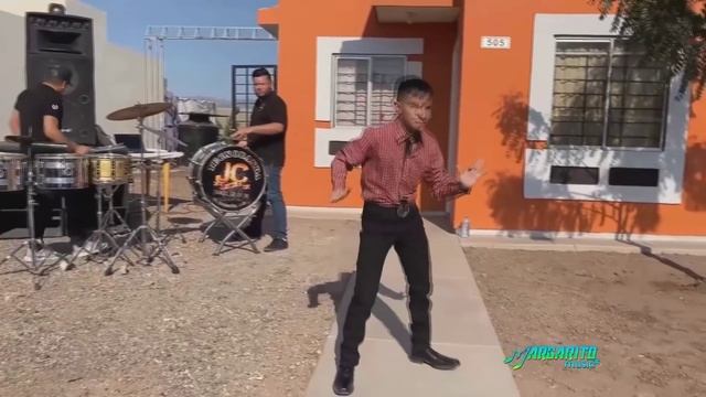 Мексиканец танцует под Агата Кристи