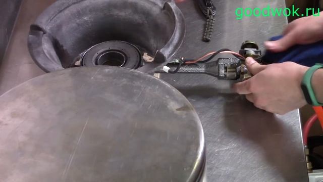 Демонстрация работы газовой форсунки для казана в очаг смотреть онлайн