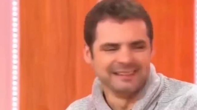 На телевидение позвали людей с необычным смехом, посадили рядом и стали смешить.