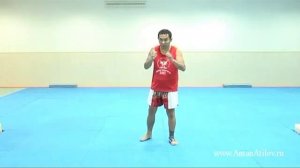 Удар локтем