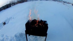 Жарим шашлыки в зимой в мороз