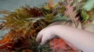 Венок из осенних листьев/ Осенние поделки из природного материала в детский сад или школу