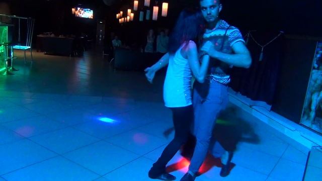 Под занавес Лена и Глеб на вечеринке смотреть онлайн