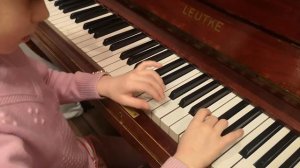 Загребина Аделия (6 лет) играет песенки в любой тональности. Серенькая кошечка