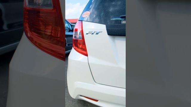Привезенная с аукциона Японии Honda Fit смотреть онлайн