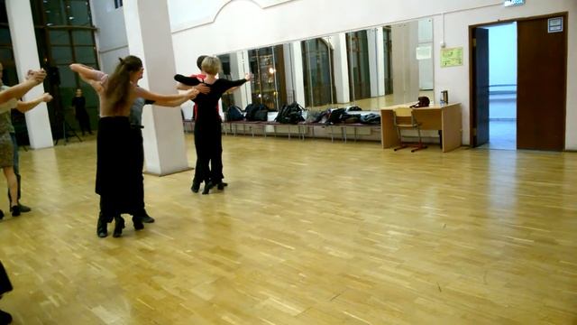 Вальс на продолжающей группе по европейским танцам в Маэстро смотреть онлайн