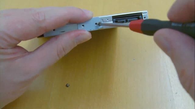 Toshiba серии L770: Замена привода оптических дисков смотреть онлайн