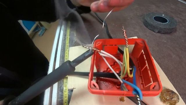 Электричество и сечение провода. Лайфхак в распаячной коробке. смотреть онлайн