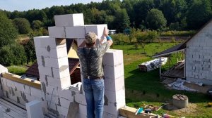 Надежное крепление балки к пеноблоку