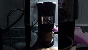 Капсульная кофеварка Polaris.