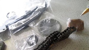 пришел моторчик доводчика двери тойота раум 2003г стоят морозы ремонт автомобиля пока откладываю