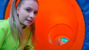 Играем в центре На облачке - Алиса Шоу развлечения для детей