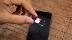 Redmi 6/6A/Pro: How to insert Sim and SD card