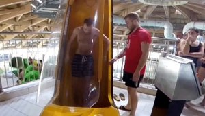 Аквапарк и горка мертвая петля