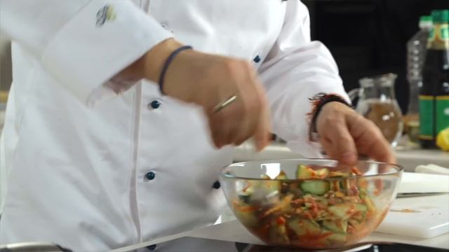 Филе форели с маринованными овощами