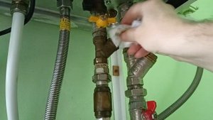Как почистить фильтр грубой очистки воды.  Чистим фильтр грязевик для воды. Сантехника своими рукам