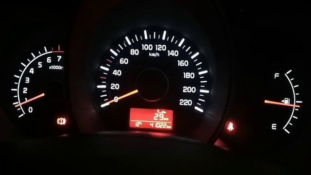 Kia Rio 3/Что показывает бортовой компьютер Киа Рио 3, и где же часы?