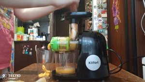 Приготовили сок. Обзор шнековой соковыжималки Kitfort KT-1111-1