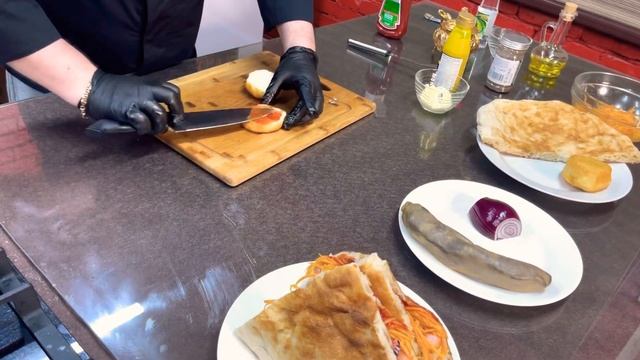 Как я готовлю свой любимый домашний бургер - Казбургер!Одна из первых съёмок для канала! смотреть онлайн