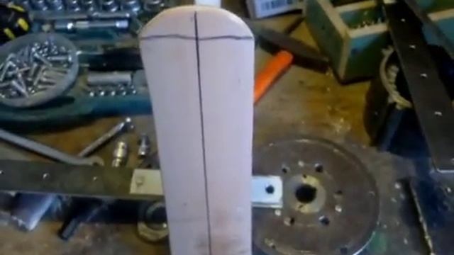 Крепление лопастей и ветряк на мачте / A wind generator of induction motor смотреть онлайн