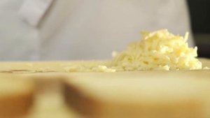 Бутерброды с колбасой и сыром