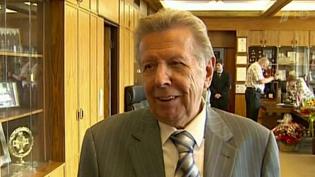 Поздравления с 90-летием принимает основоположник современной отечественной кардиологии - Евгений...