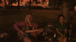 Синяя рыжая девочка