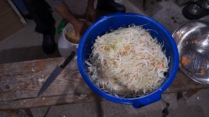 Как правильно квасить капусту. Для чего обязательно надо есть квашеные овощи, капусту в том числе.