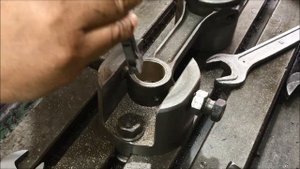 Т2.  Расточка втулки шатуна